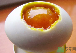 怎样泡咸鸭蛋好吃又简单,怎么煮咸鸭蛋