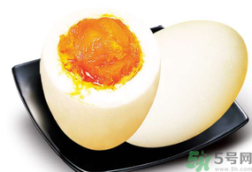 臭咸鸭蛋对人体有害吗,咸鸭蛋有点臭能吃吗?有害处吗? 臭咸鸭蛋对人体有害吗,咸鸭蛋有点臭能吃吗?有害处吗?