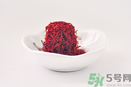 藏红花泡水喝的禁忌,黑枸杞泡水喝的禁忌