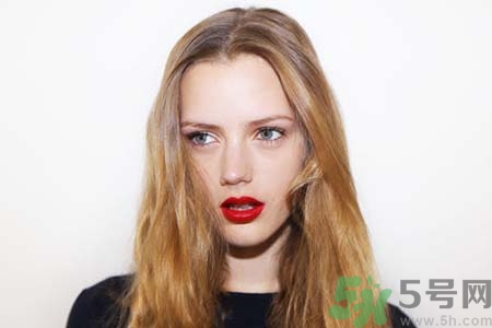 头发变黄是缺什么元素,头发黄是缺什么