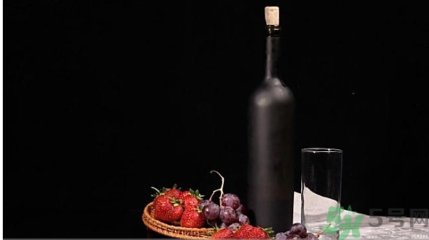 葡萄酒用塑料瓶装好吗,葡萄酒能用塑料瓶装吗