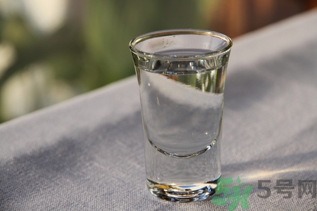 喝白酒要注意什么,喝白酒时最好怎么喝?