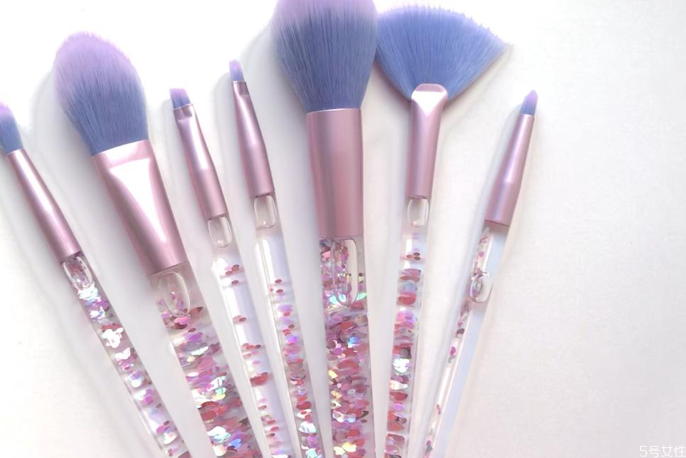 粉扑清洁剂可以洗化妆刷吗,粉扑刷子用什么清洗 粉扑清洁剂可以洗化妆刷吗,粉扑刷子用什么清洗