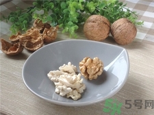 新鲜核桃的功效和作用及食用方法,新鲜核桃的功效和作用是什么 新鲜核桃的功效和作用及食用方法,新鲜核桃的功效和作用是什么