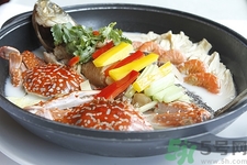 活螃蟹冰箱冻过死了能吃吗,活螃蟹放冰箱冻死了还能吃吗