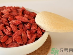 干燥的黑枸杞的保质期是多久,枸杞的保质期是多久然后硬还能不能吃