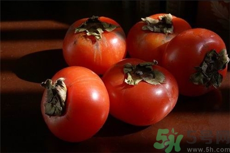 如何正确吃柿子,正确吃柿子的方法 如何正确吃柿子,正确吃柿子的方法