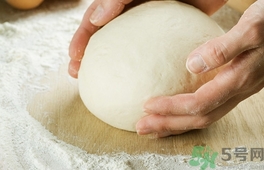 做馒头怎么发面才松软,做馒头怎么发面才松软视频全教程