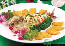 鲈鱼的功效和作用及营养,鲈鱼的功效和作用禁忌 鲈鱼的功效和作用及营养,鲈鱼的功效和作用禁忌