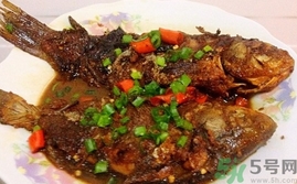 酱鲫鱼的家常做法,酱焖鲫鱼的家常做法