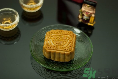 一个五仁月饼的热量是多少大卡,一个五仁月饼的热量是多少