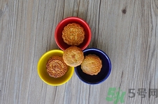 莲蓉蛋黄月饼的做法,莲蓉月饼是什么做的