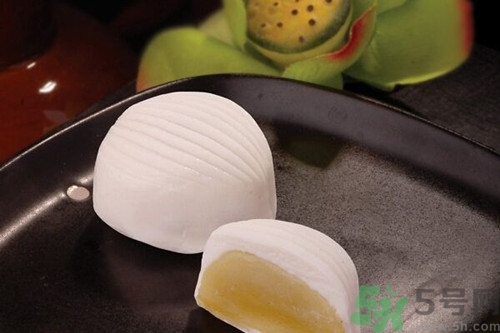 月饼裂开是什么原因,月饼开裂是怎么回事啊