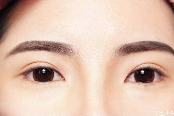 一头卷毛是什么发型