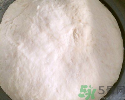 面粉揉的粘手怎么办,揉面面团粘手怎么办 面粉揉的粘手怎么办,揉面面团粘手怎么办