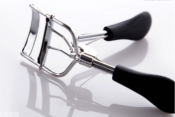 mistine羽翼粉饼好用吗,mistine陶瓷粉饼