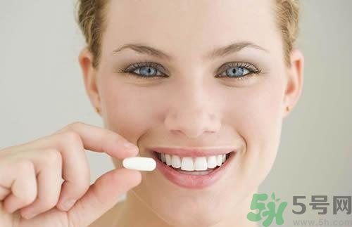 钙片是咀嚼还是吞服,钙片是直接吞还是咀嚼