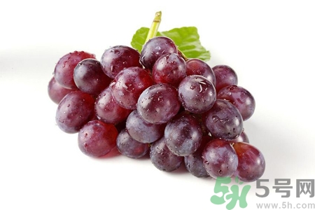 正确洗葡萄的方法,拿什么洗葡萄干净