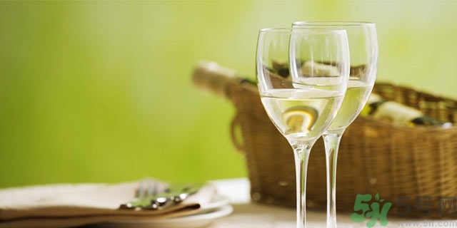 吃螃蟹喝什么酒比较好,吃螃蟹喝什么酒最配