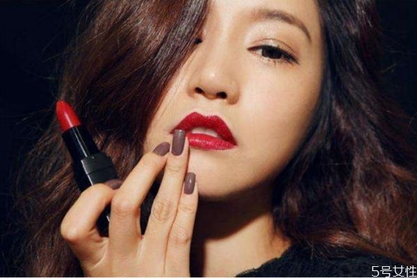 是散粉好用还是粉饼好用,粉饼什么牌子最好用 是散粉好用还是粉饼好用,粉饼什么牌子最好用