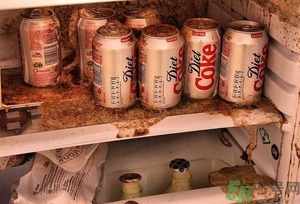 可乐放冰箱冷冻会炸吗,可乐放冰箱冷冻会爆炸吗