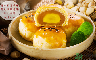 吃莲蓉月饼会上火吗,莲蓉月饼是什么做的