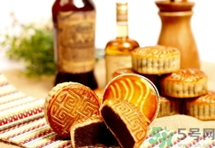月饼不能和什么一起吃会中毒,月饼不能和什么一起吃为什么