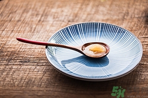 蜂蜜的热量是多少大卡,10克蜂蜜的热量是多少