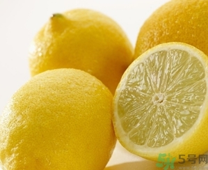 青柠檬和黄柠檬哪个好吃,青柠檬和黄柠檬哪个好吃一点 青柠檬和黄柠檬哪个好吃,青柠檬和黄柠檬哪个好吃一点