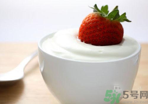 酸奶为什么会涨袋,过期的酸奶出现涨袋现象