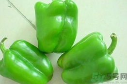 干煸苦瓜青椒的做法,苦瓜炒青椒的做法