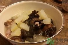 木耳排骨汤功效和作用,排骨木耳汤的做法功效和作用