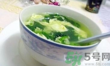 鸡蛋汤加白糖的功效和作用,鸡蛋汤加糖有什么作用 鸡蛋汤加白糖的功效和作用,鸡蛋汤加糖有什么作用