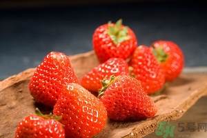 吃草莓容易撑