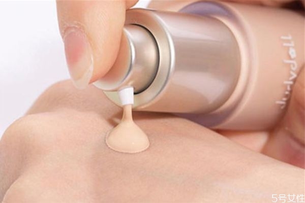 橘朵的粉底液好用吗?,橘朵粉底液哪个色号比较好