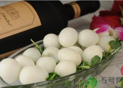 鸽子蛋的营养价值及功效和鸡蛋的区别,鸽子蛋的营养价值及功效和禁忌 鸽子蛋的营养价值及功效和鸡蛋的区别,鸽子蛋的营养价值及功效和禁忌