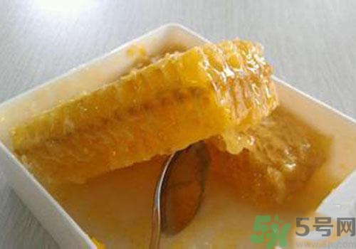 蜂胶会引起血糖升高吗,糖尿病和血糖高的人能不能吃蜂胶 蜂胶会引起血糖升高吗,糖尿病和血糖高的人能不能吃蜂胶