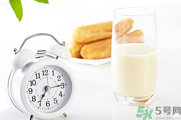 香蕉核桃奶昔的功效,香蕉核桃牛奶 香蕉核桃奶昔的功效,香蕉核桃牛奶