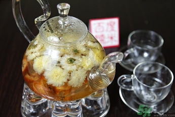 山楂菊花茶的功效和作用及禁忌,菊花茶泡水喝的功效和作用 山楂菊花茶的功效和作用及禁忌,菊花茶泡水喝的功效和作用