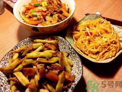 胡萝卜炒豆角的做法,胡萝卜炒豆角