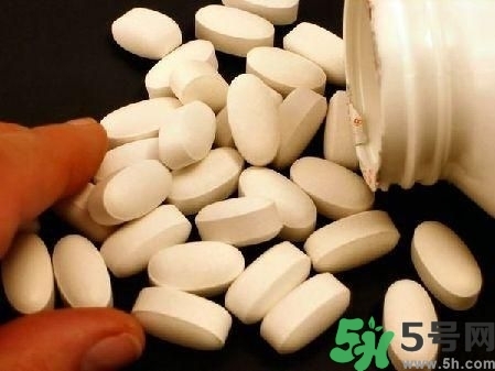安眠药跟酒一起喝下去会怎样,安眠药喝酒一起吃了会怎么样
