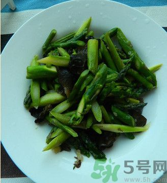 芦笋炒木耳的做法,笋能和木耳一起炒吗