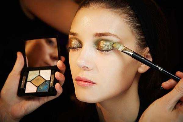 裸粉色适合什么肤色的人穿,裸粉色适合什么肤色的人