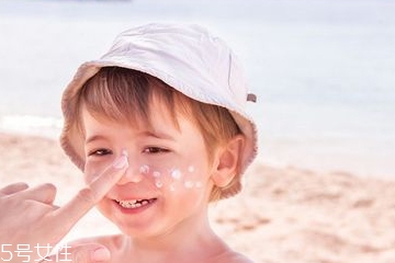 复古大红色口红,很红的口红