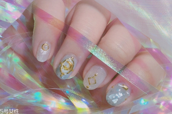 星星月亮美甲图片,渐变星月美甲图片大全 星星月亮美甲图片,渐变星月美甲图片大全