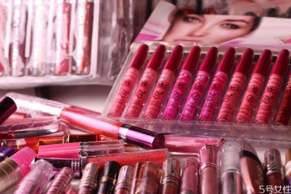 摆摊卖化妆品有人买吗,摆地摊卖化妆品怎么样 摆摊卖化妆品有人买吗,摆地摊卖化妆品怎么样