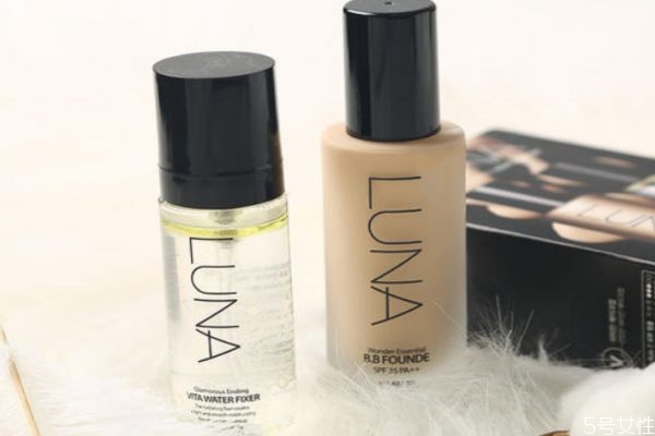 两只手不一样的美甲图片,两个手做不一样的美甲好看吗