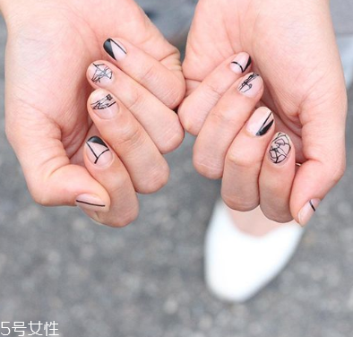 眼影是先涂深色还是先涂浅色,眼影是先画深色还是先画浅色