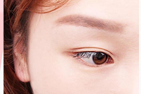 自然眼妆的画法步骤图片,简单的眼妆画法 步骤 自然眼妆的画法步骤图片,简单的眼妆画法 步骤