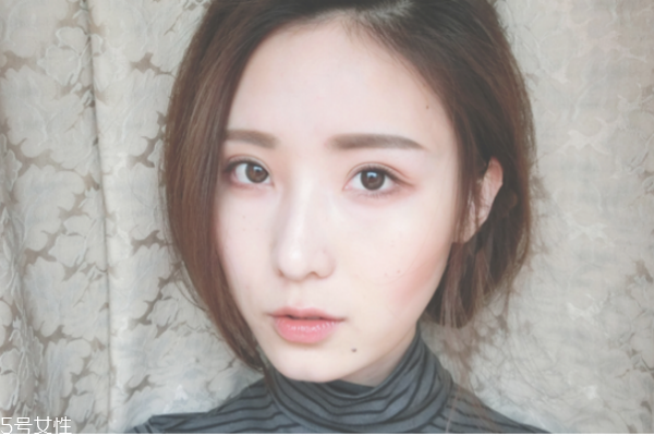 短发半丸子头怎么扎简单好看,怎样扎丸子头简单好看